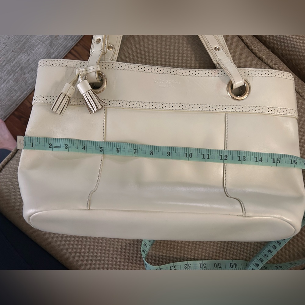Kate Spade - medium sized cream colored leather satchel shoulder bag. - Picture 12 of 13